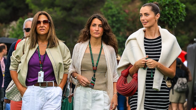 Reyes Vázquez, madre de Carlos Sainz, Ana Sainz, hermana de Carlos Sainz, y Rebecca Donaldson, novia de Carlos Sainz, en el Gran Premio de España de Fórmula 1 