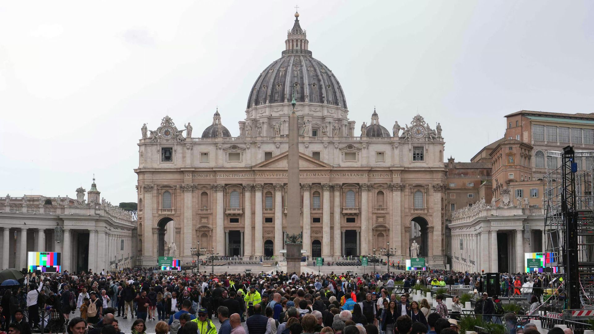 Último adiós al Papa Francisco: miles de feligreses hacen largas filas para despedirlo 