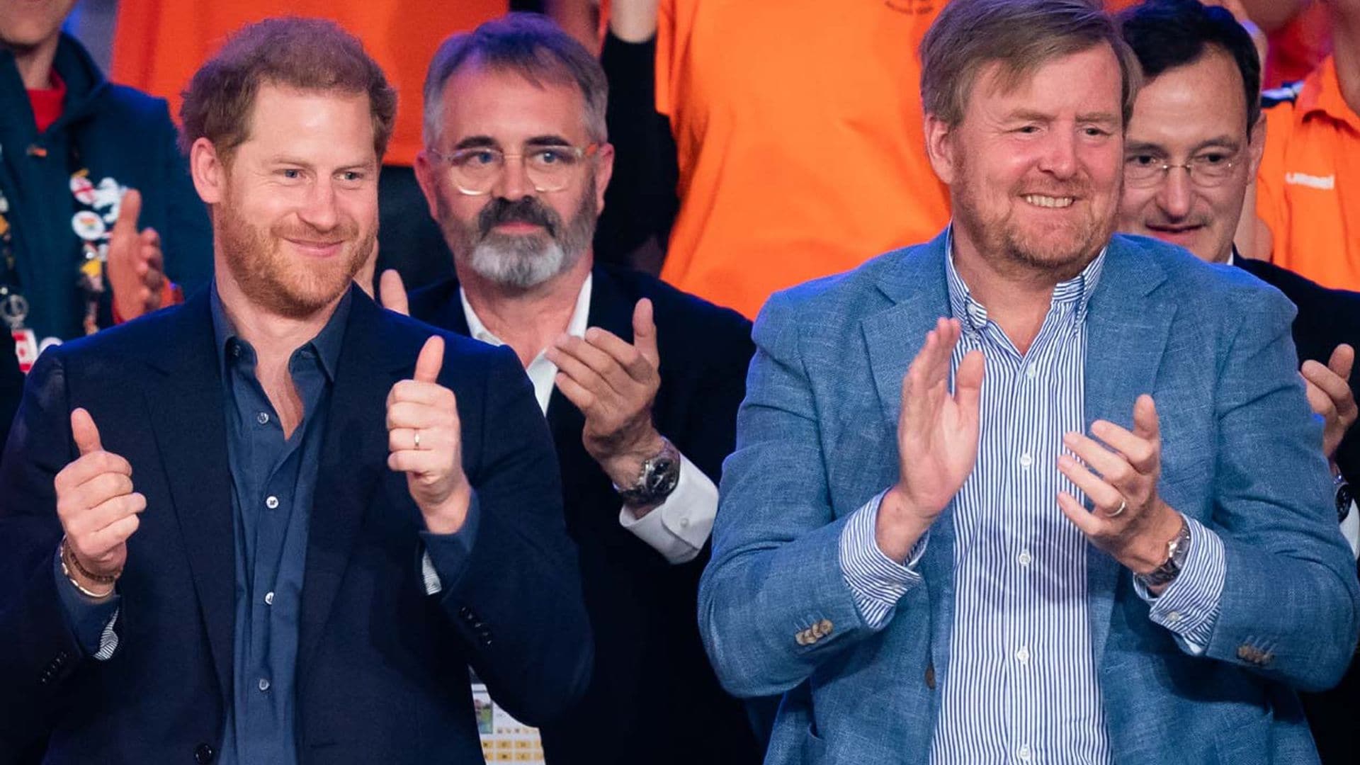 El príncipe Harry disfruta junto al rey Guillermo de los Países Bajos de la final de los Juegos Invictus