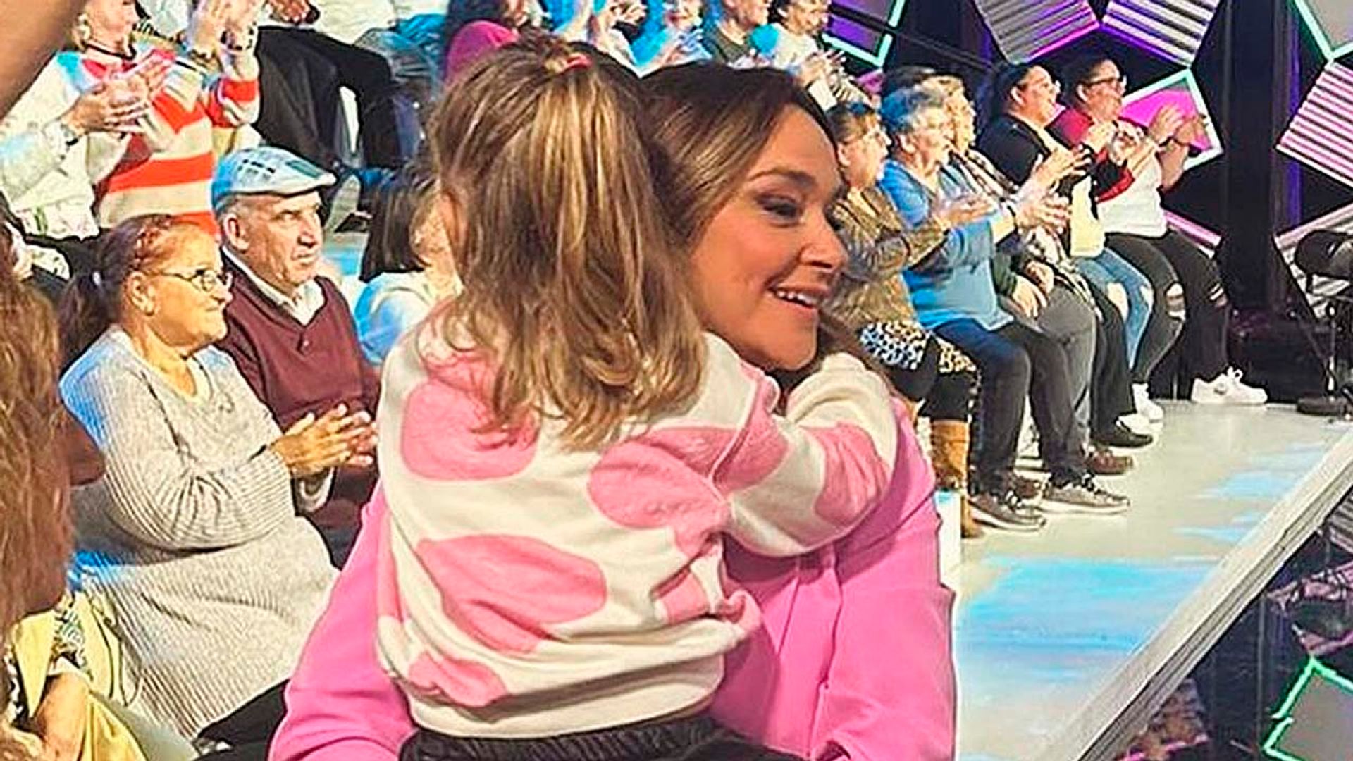 La emoción de Toñi Moreno al ser sorprendida por su hija en pleno directo