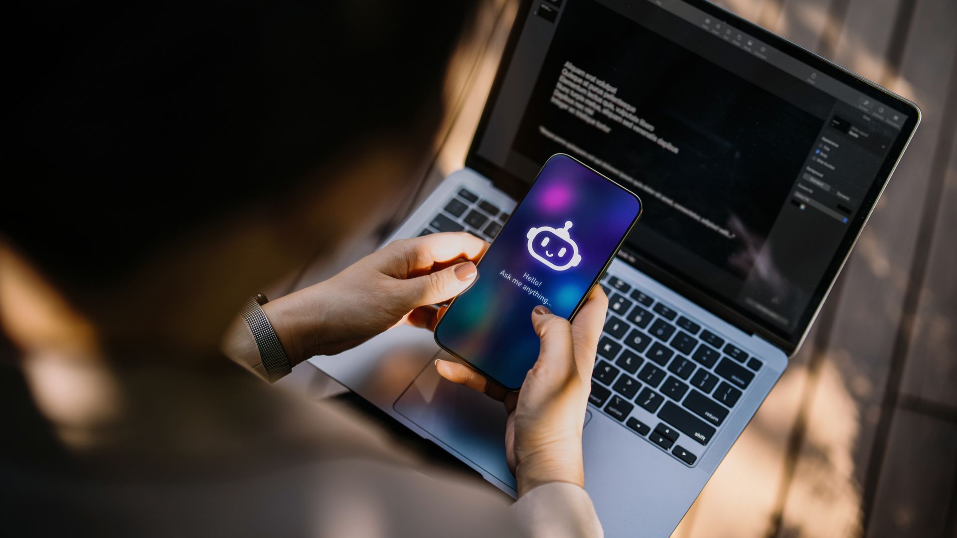 Los chatbots románticos están diseñados para generar apego emocional mientras recopilan datos personales y de comportamiento