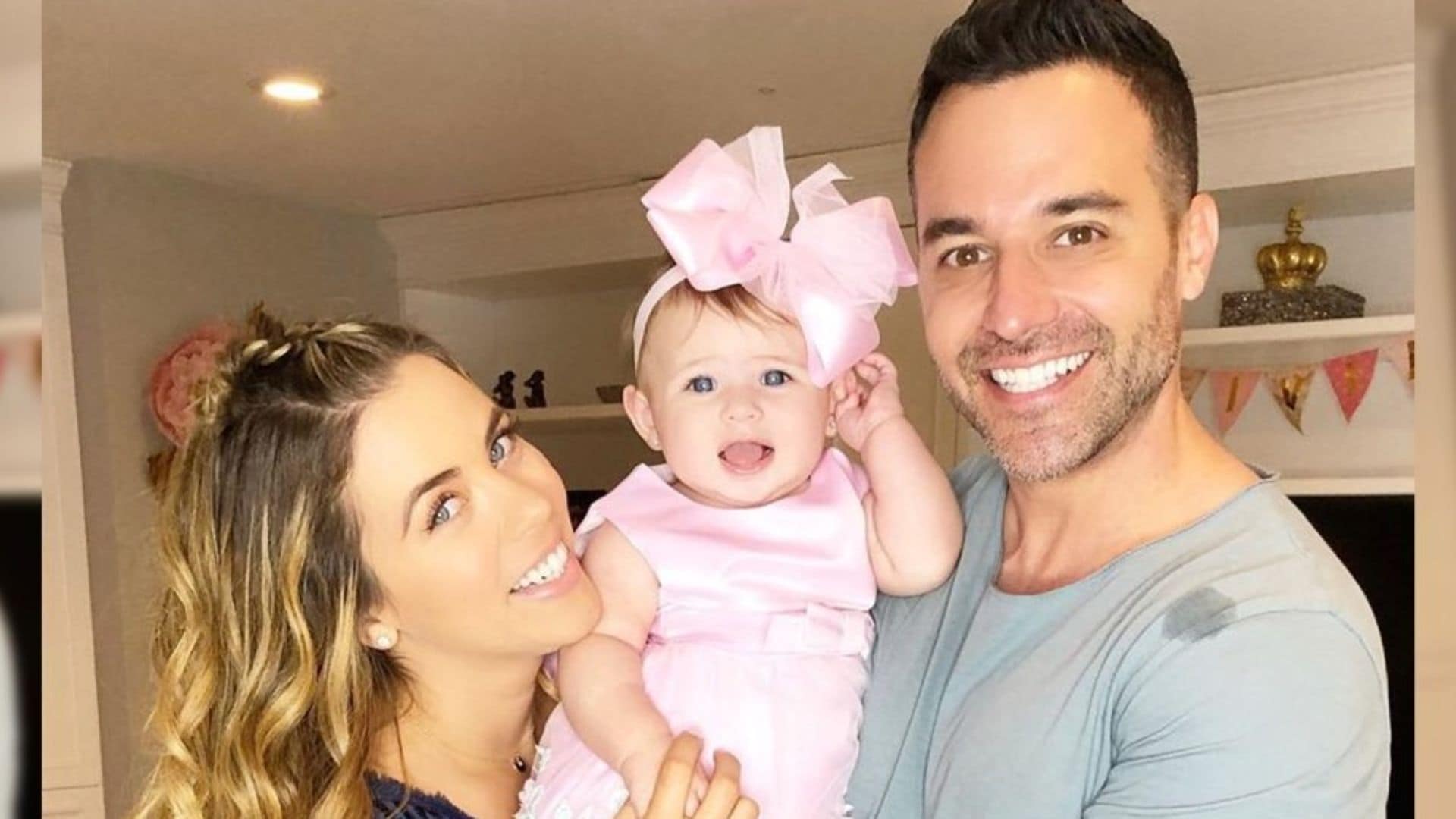 Luna, la hija de Ximena Duque, ya sabe decir papá y no creerás quién la ayudó