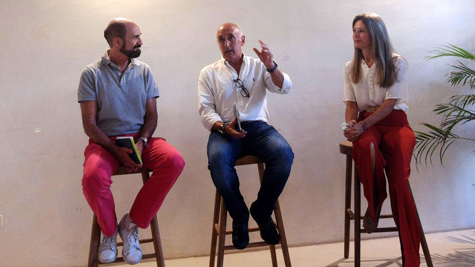 José Luis García Menéndez presenta su libro 'Sobre el mar bajo el viento'
