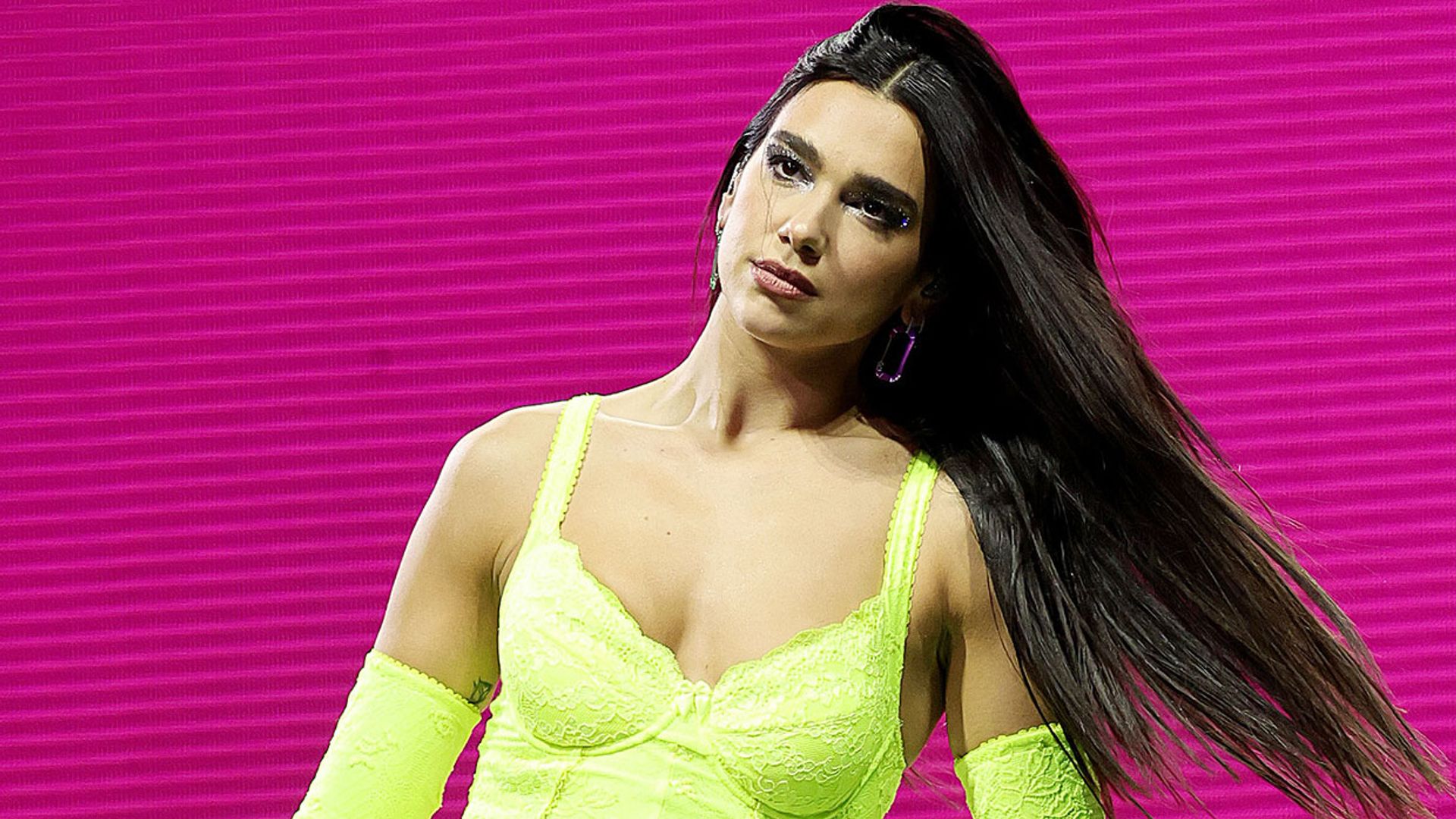Dua Lipa, acusada de plagiar una conocida canción de Miguel Bosé