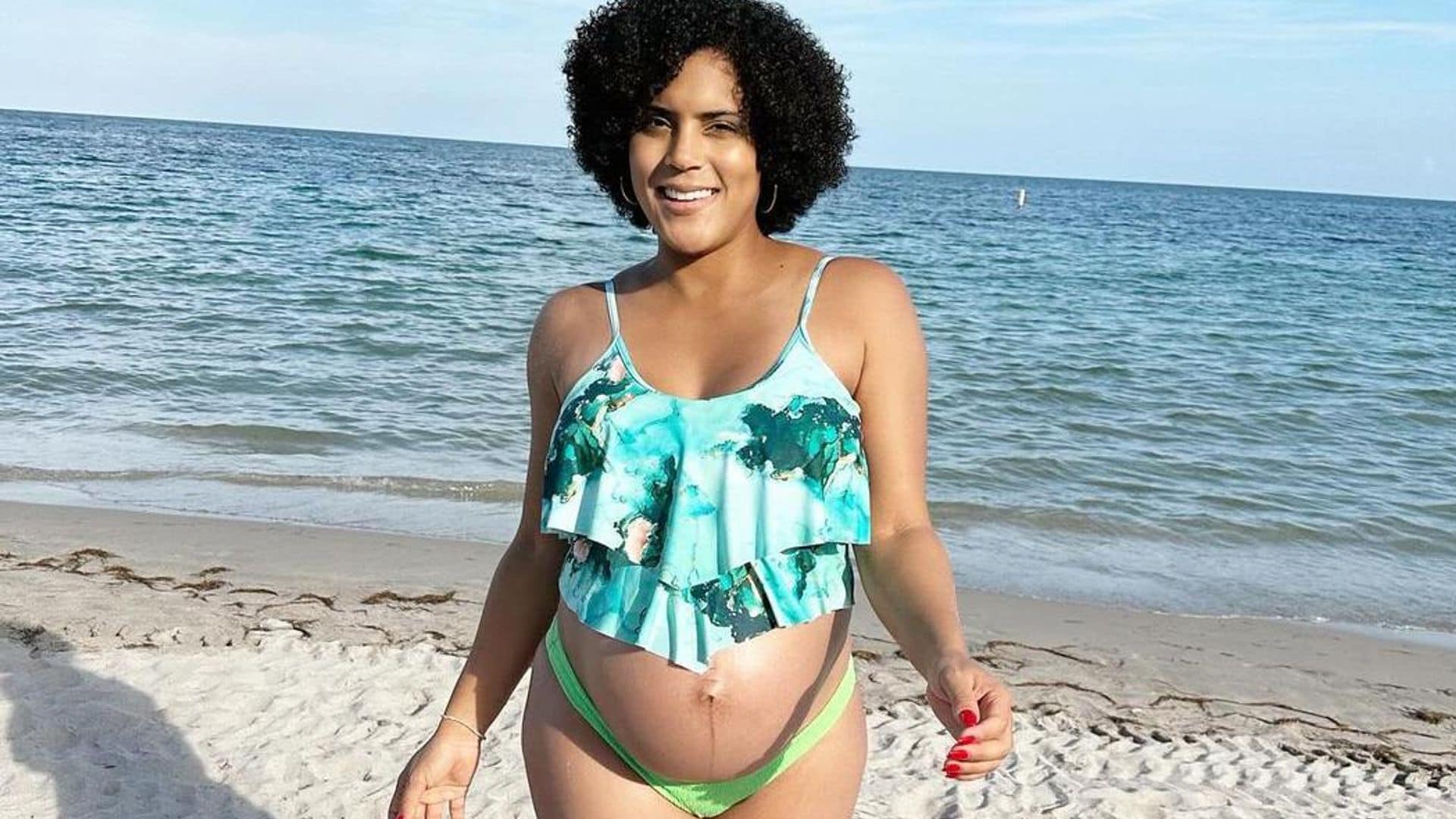 Al natural y más bella que nunca, Francisca presume su pancita en traje de baño