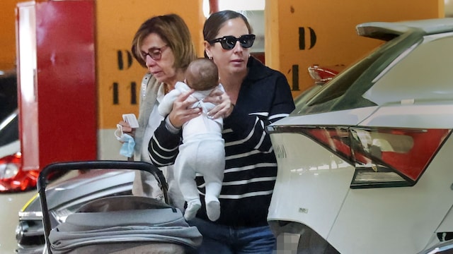 Anabel Pantoja y su madre, Merchi, con la bebé