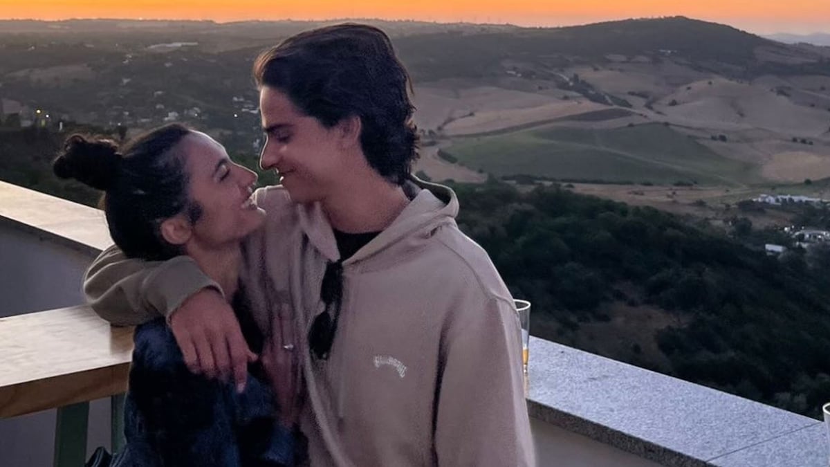 Pedro Antonio, el hijo músico de Rosario Flores, celebra su 20 cumpleaños con la romántica felicitación de su novia Lucía Cepeda