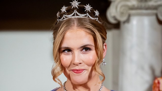 Amalia de Holanda en una cena de gala en honor al presidente de Portugal 