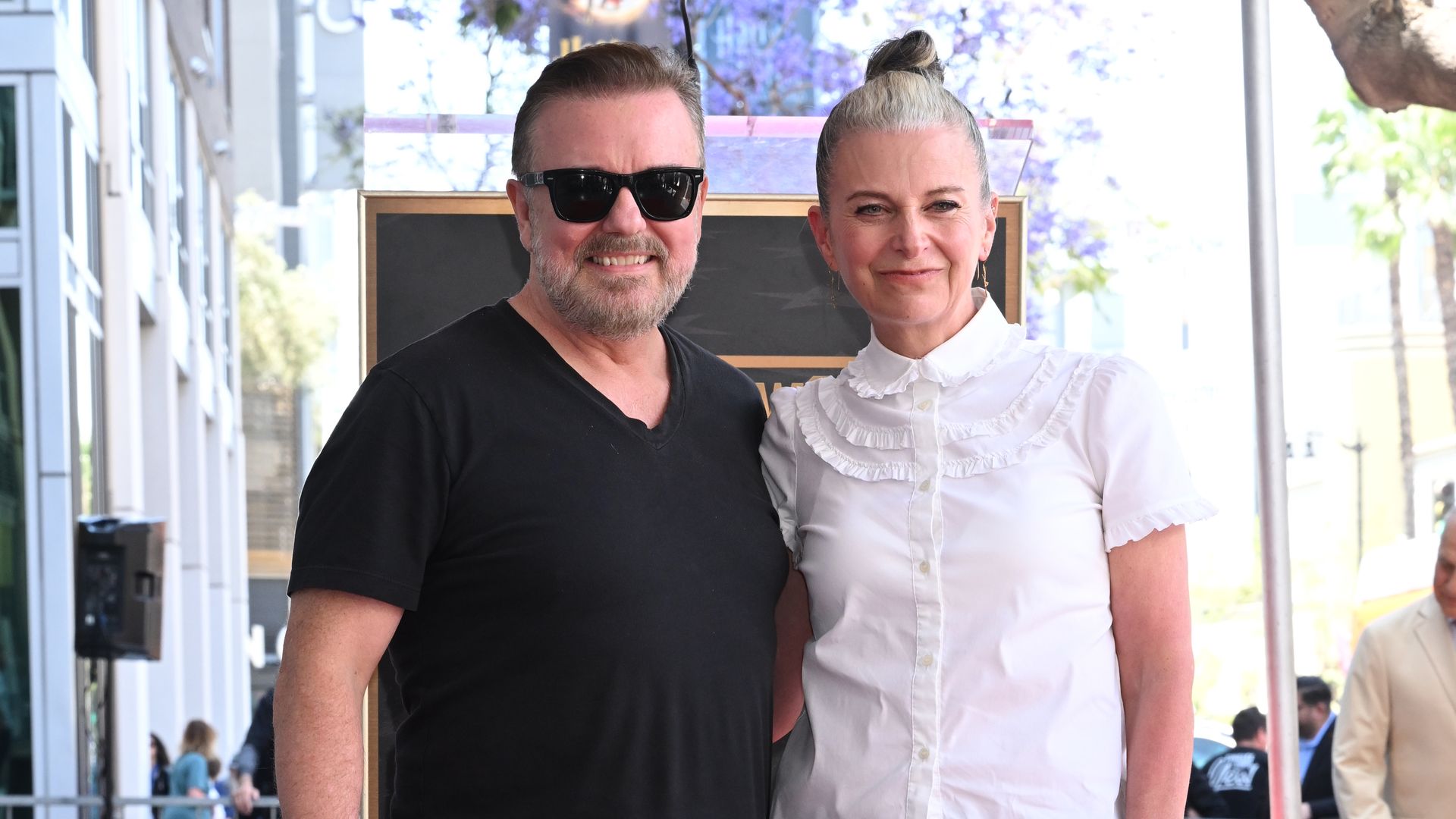 Ricky Gervais, Jane Fallon en la ceremonia de honor de California