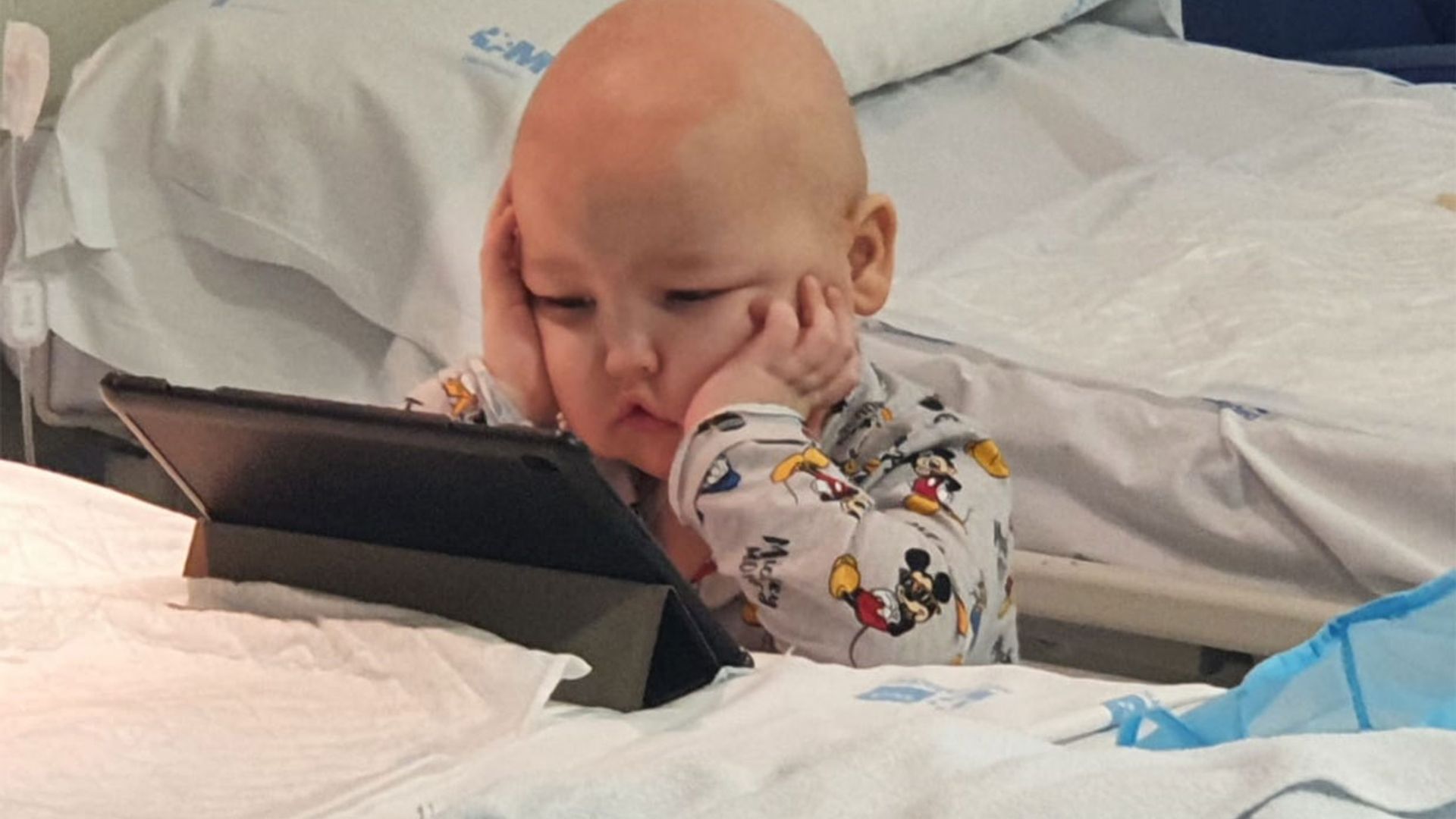 Mykita, el niño ucraniano con leucemia cuya madre pedía ayuda desde un refugio, ya está en Madrid