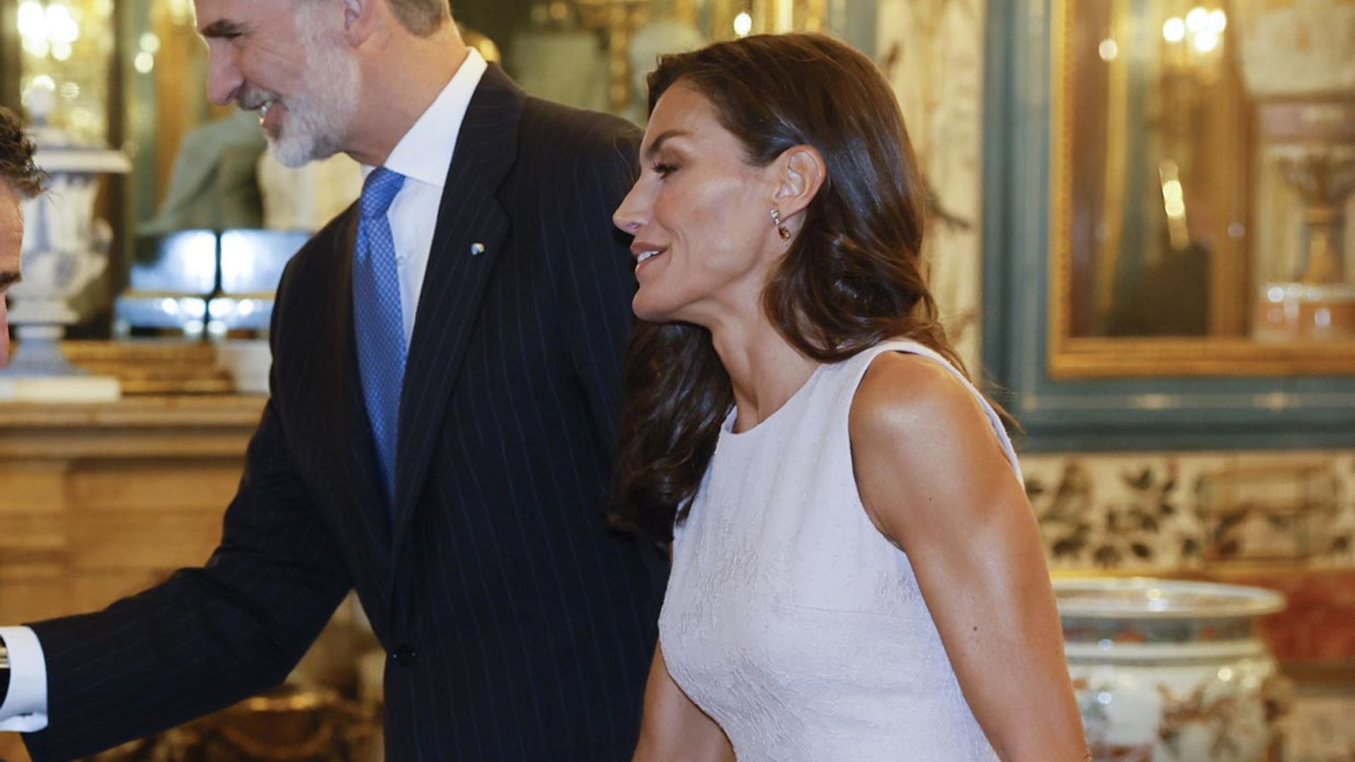 La Reina recupera su vestido bailarina con ricos bordados, un fabuloso diseño de 2018