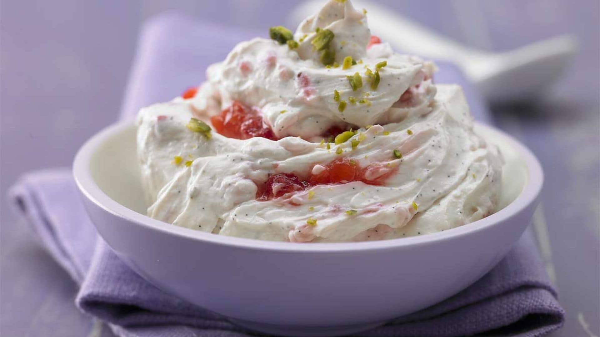 Crema de queso con frambuesa y pistacho