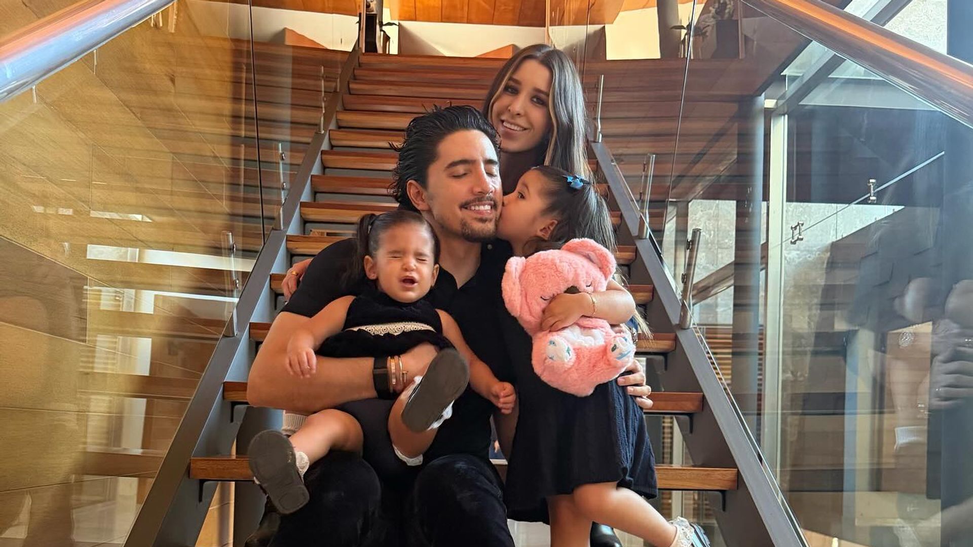 Alex Fernández y su familia