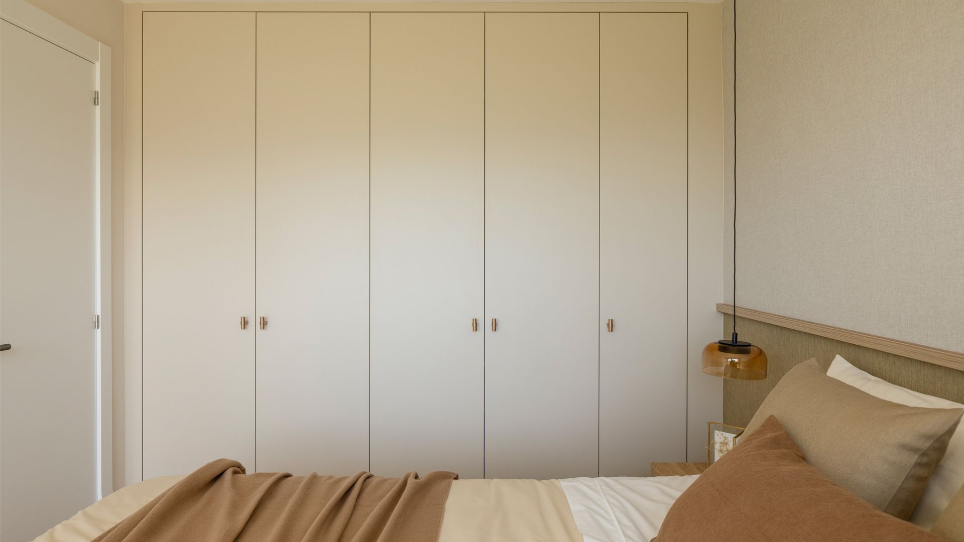 Dormitorio con armario