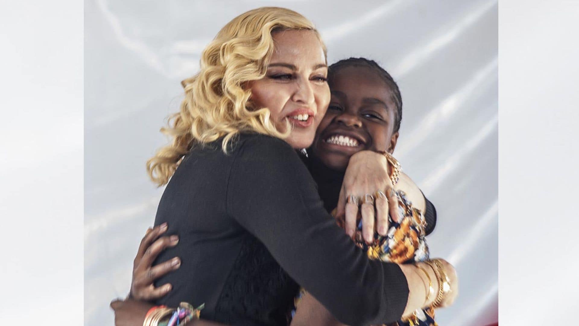 De la felicitación a su hija a sus imágenes con bastón: las luces y sombras de la gira de Madonna