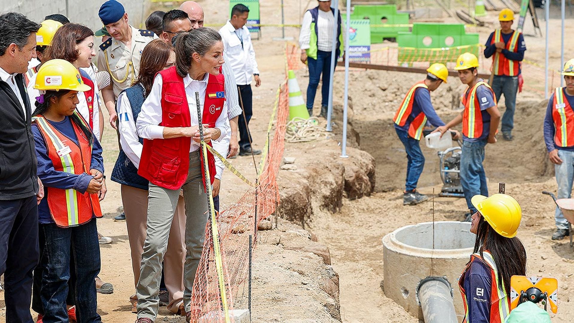 El futuro de los jóvenes, la salud mental y un guiño al Quijote marcan el primer día de la reina Letizia en Guatemala