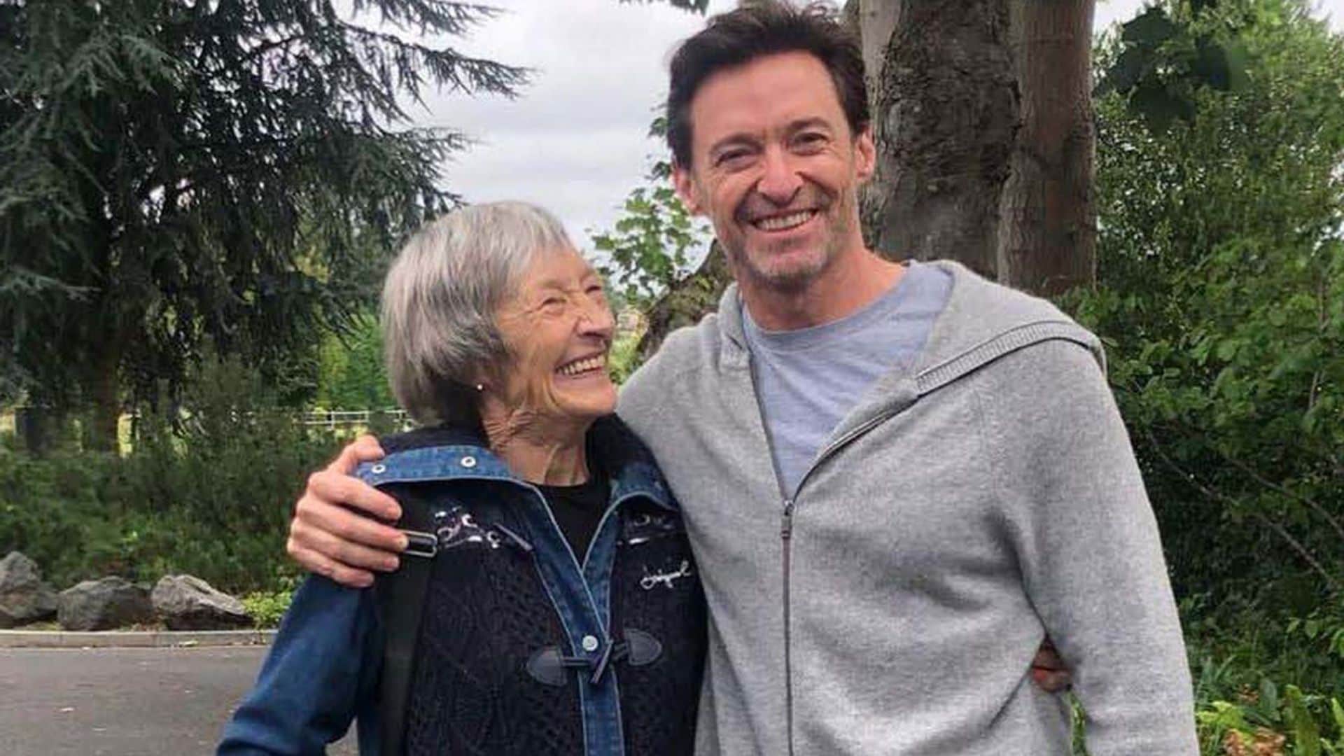 Hugh Jackman revela el motivo por el que va a terapia: su madre le abandonó con ocho años