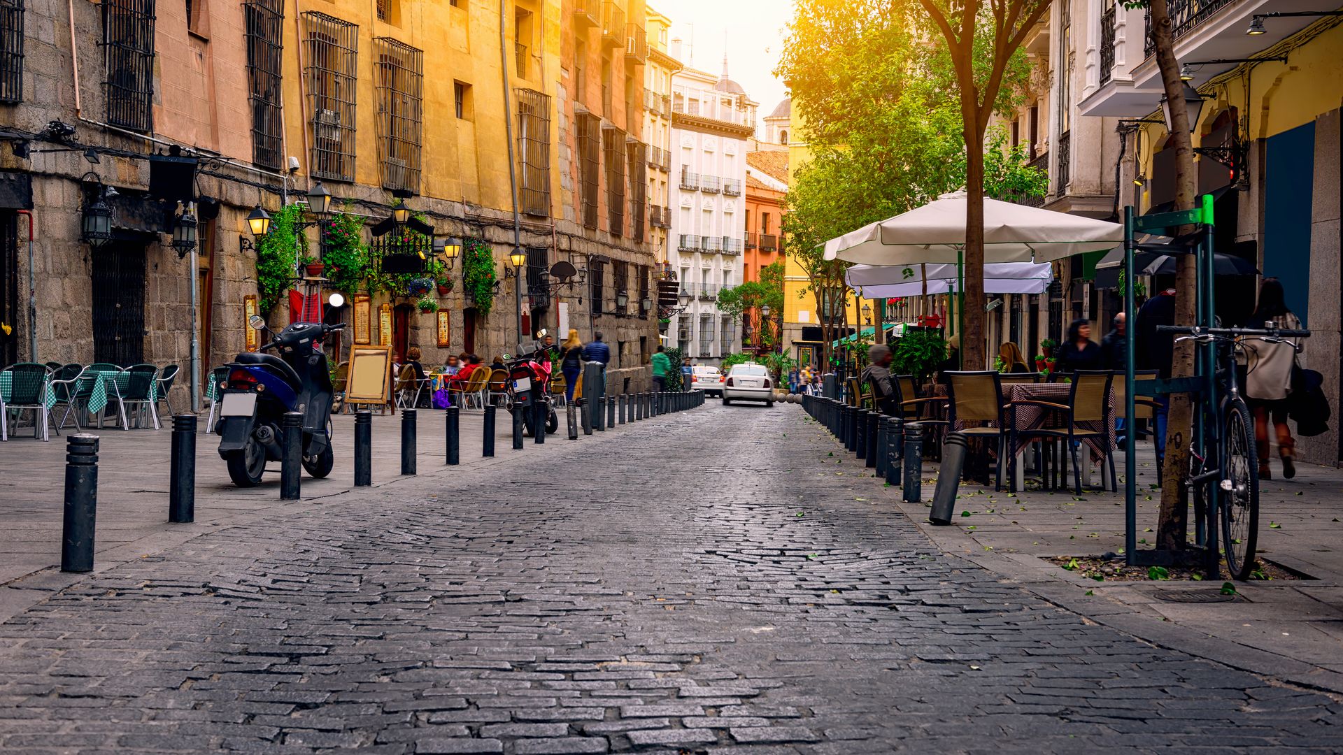 Coche pasando por Madrid Central 