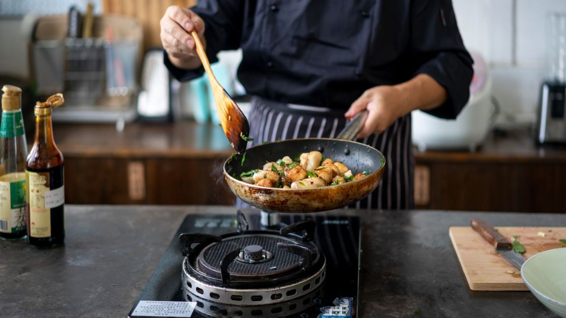 Éstas son las 6 sartenes 'wok' mejor valoradas y más recomendadas por los expertos