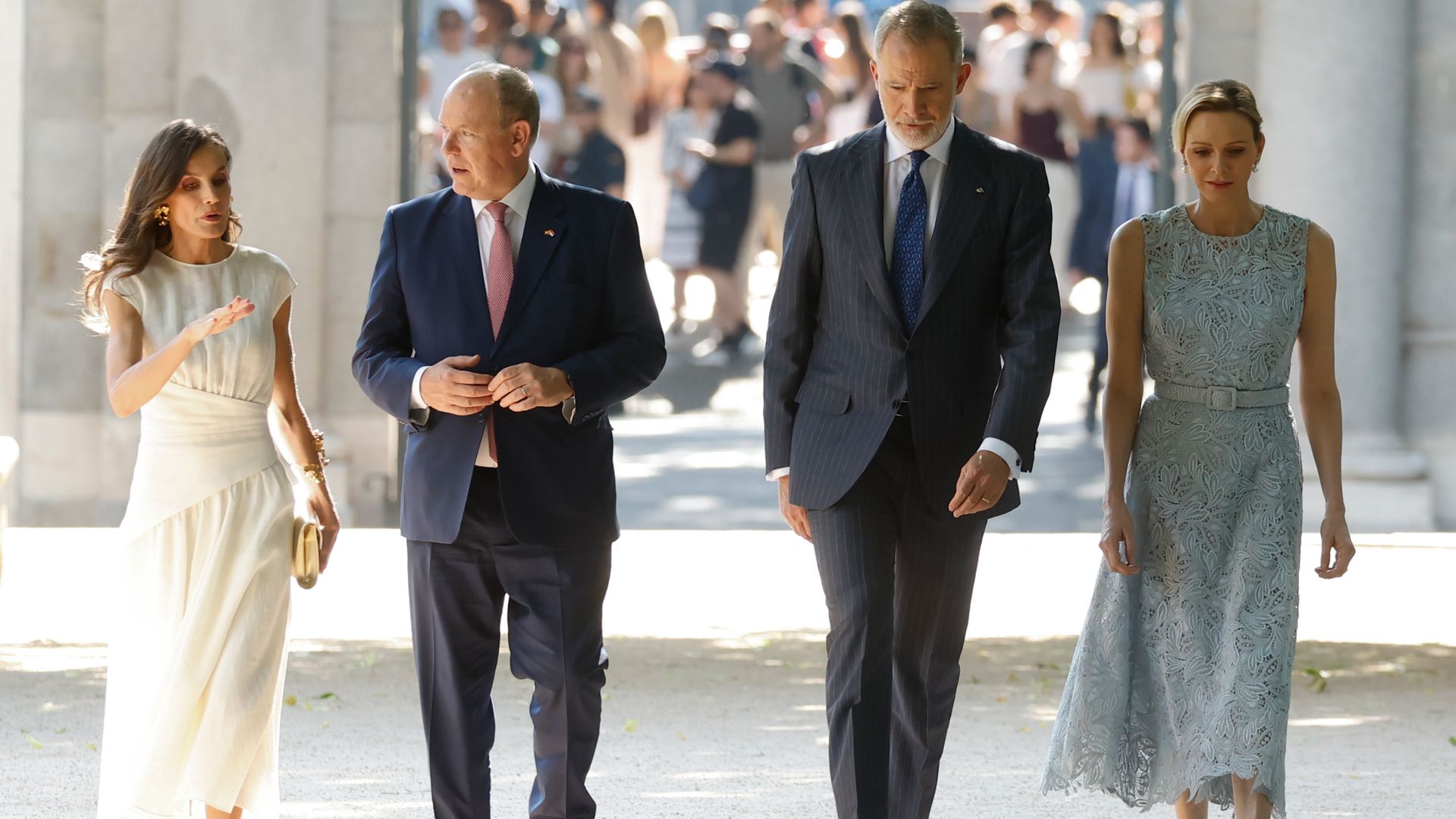 Los looks de Charlene de Mónaco y la reina Letizia en su cita en Madrid: vestidos con truco, tacones kitten y joyas inesperadas