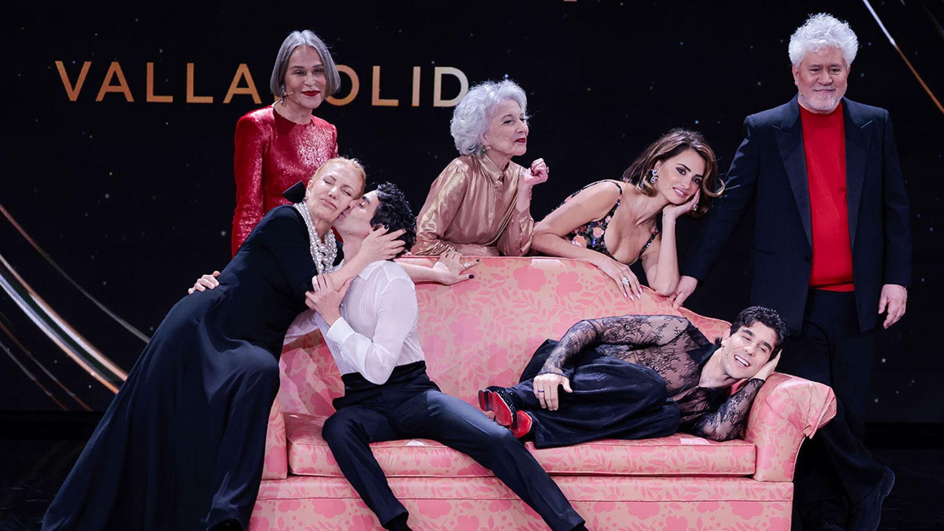 De Penélope Cruz cantando 'Mi gran noche' al selfie más viral, los momentazos de los Goya