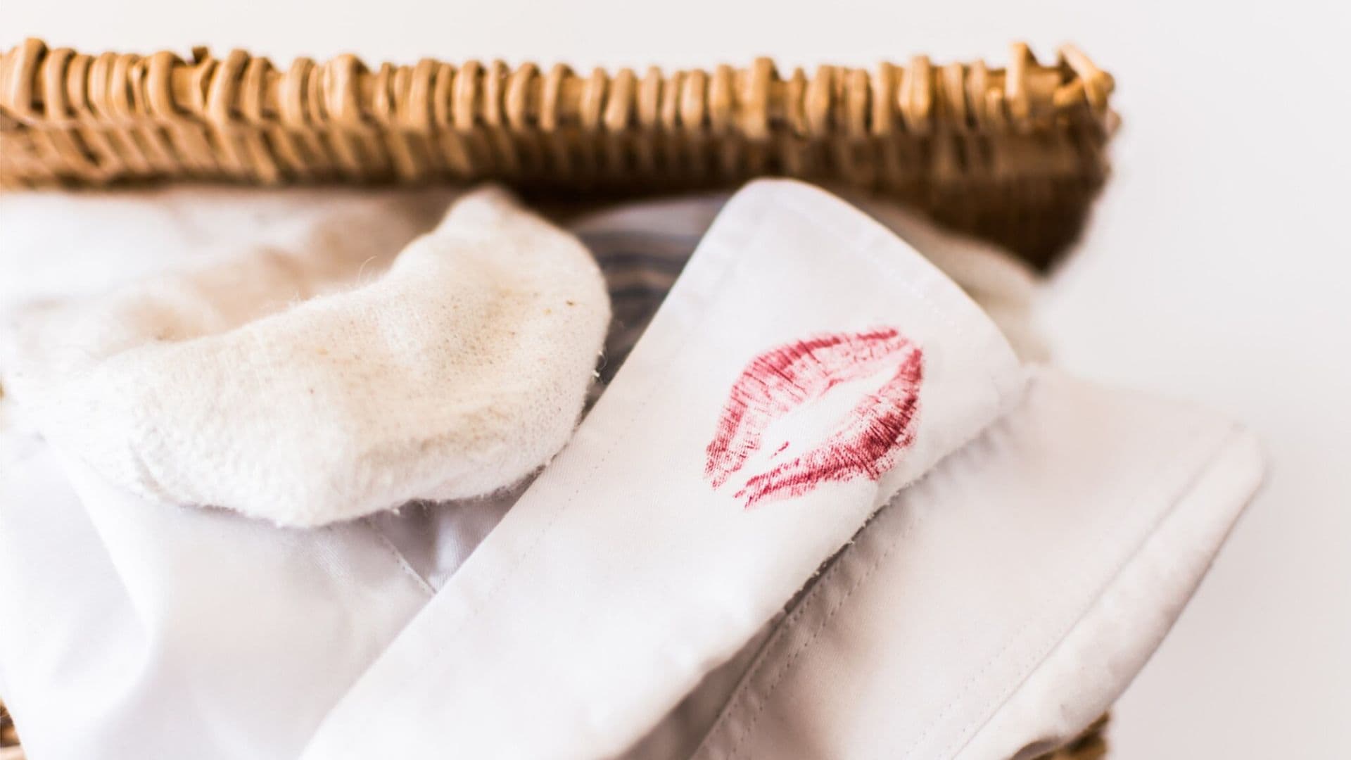 5 trucos para eliminar las manchas de maquillaje