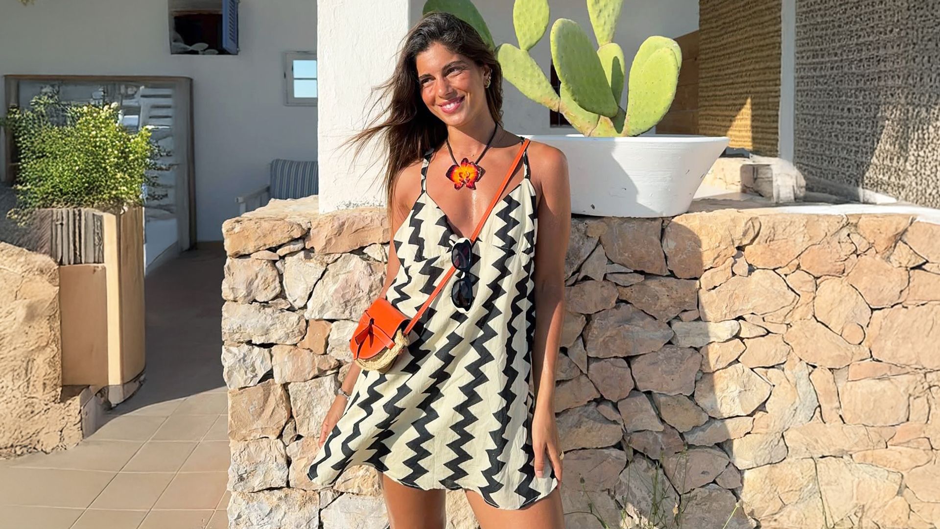 Mi armario está lleno de vestidos de playa, pero en agosto nunca los llevaría a estos 5 planes