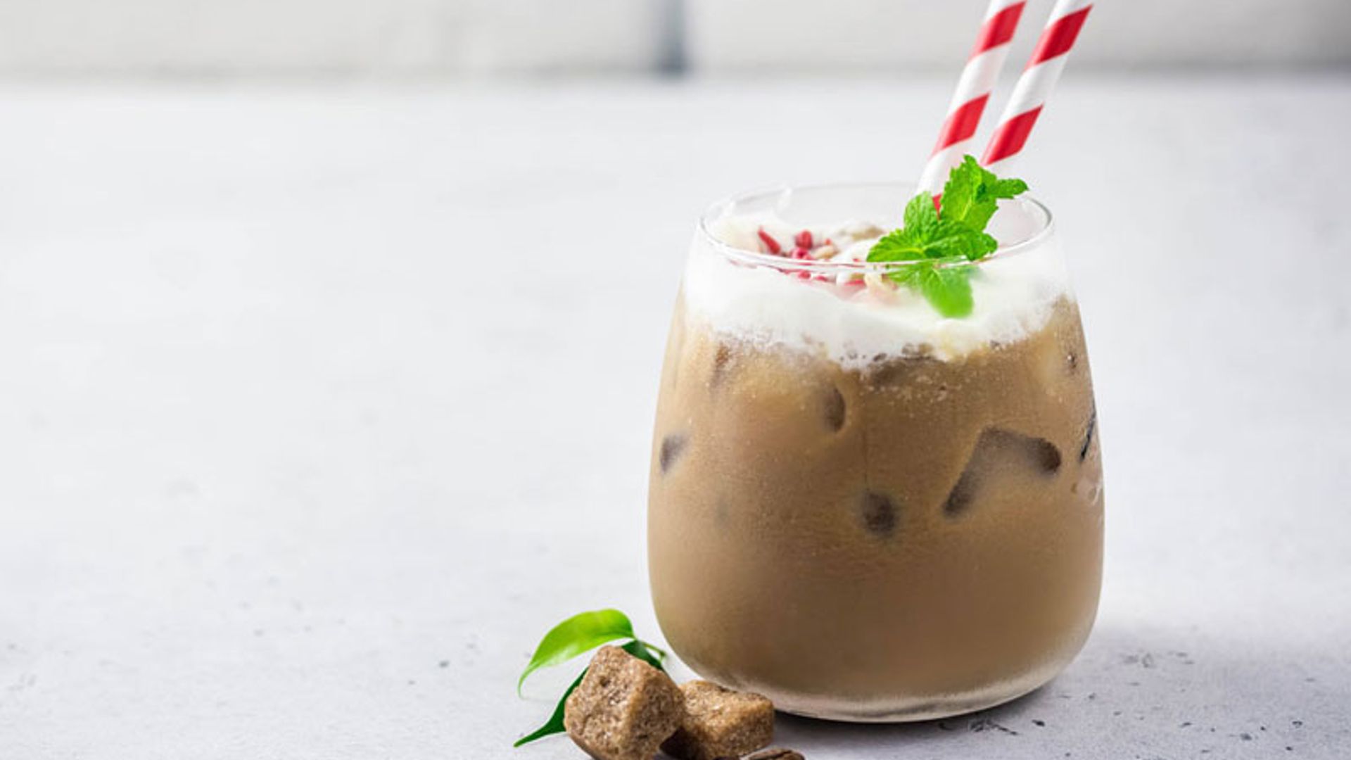 'Eggnog' de moca, chocolate blanco y pipermín