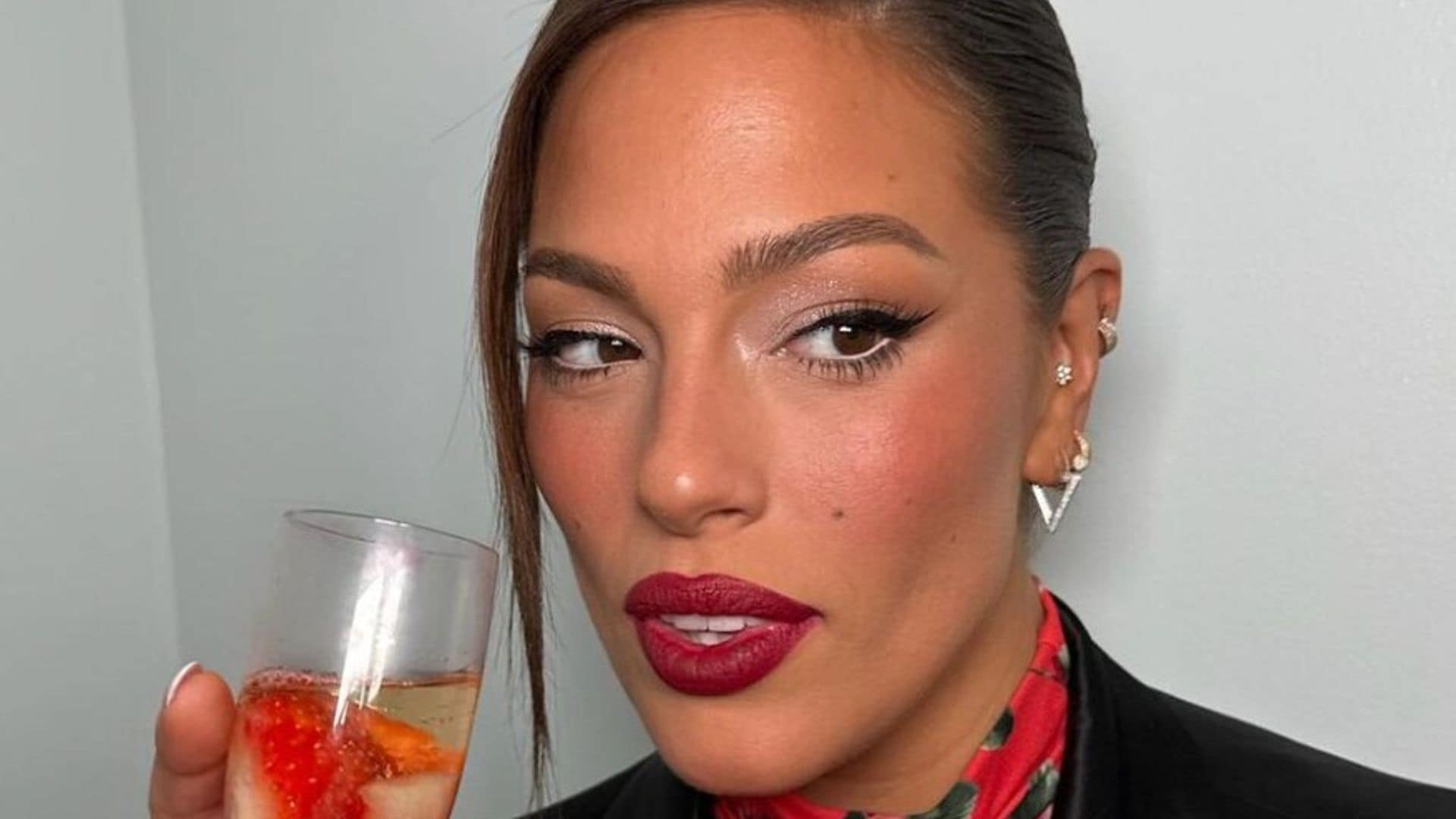 6 ‘looks’ de Ashley Graham que son perfectos para San Valentín