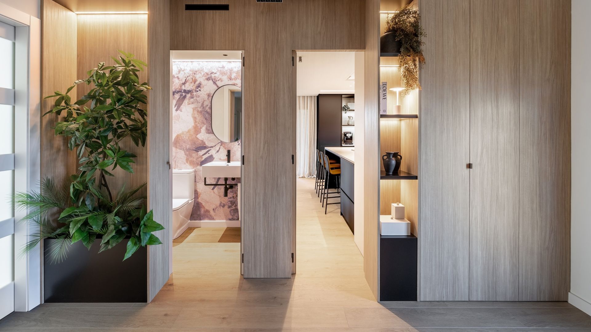 Camufladas, correderas o de cristal: así son las puertas de interior que están marcando tendencia
