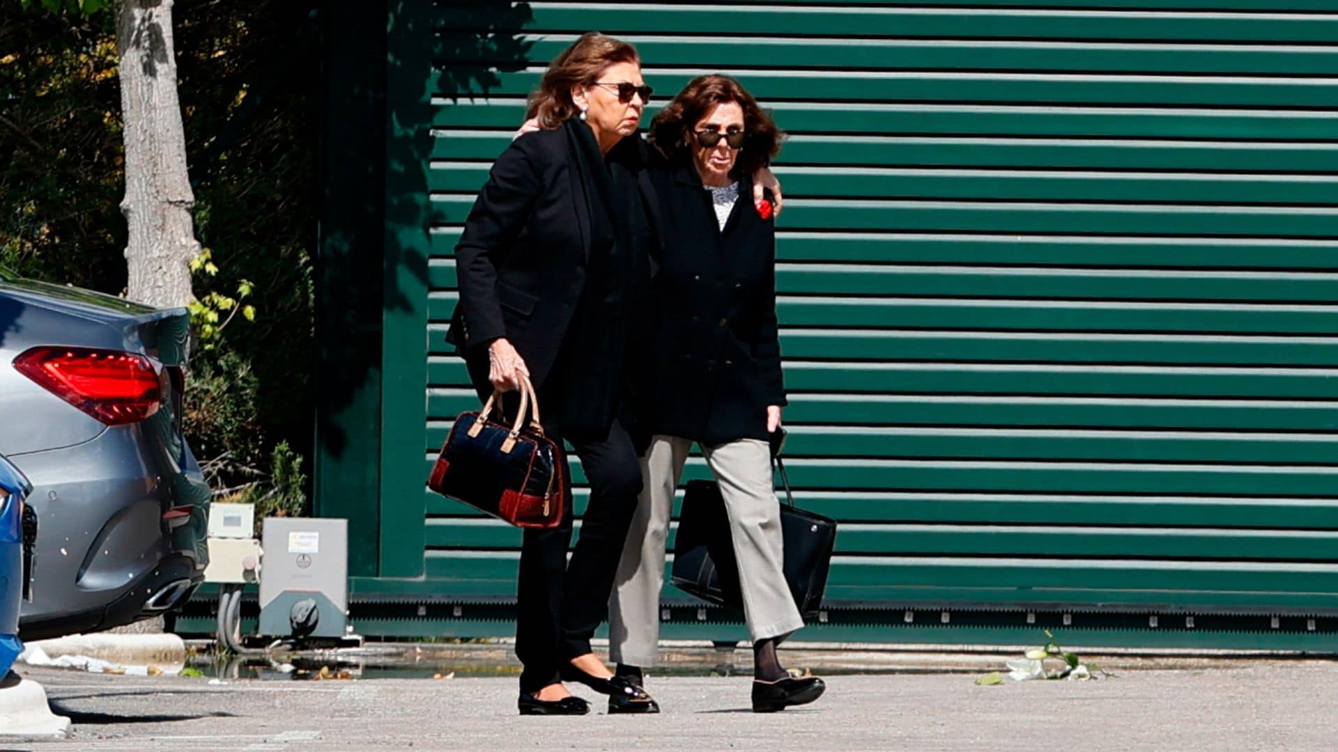 Marisa, viuda de Alfonso de Borbón, rota de dolor tras la muerte de su marido