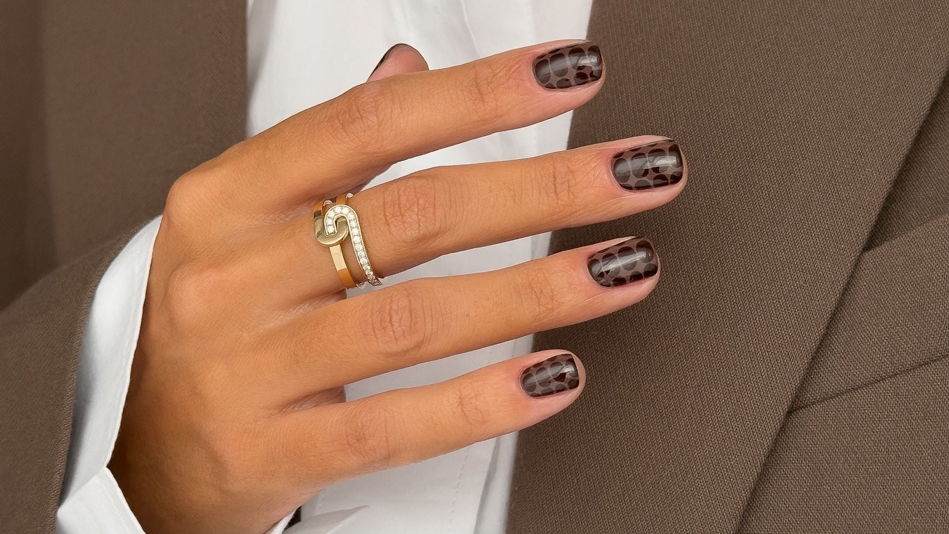 Manicura marrón chocolate y negro 