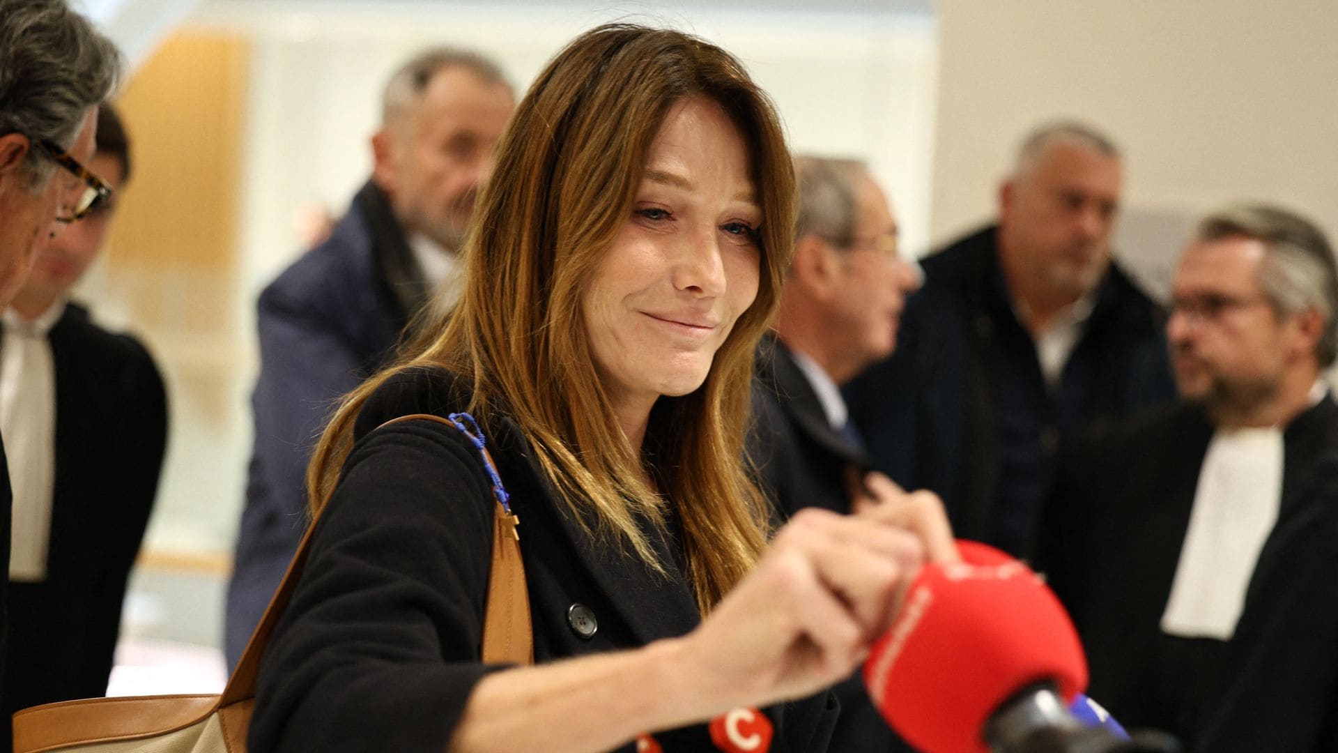 Condenado Nicolas Sarkozy: el controvertido gesto de su mujer Carla Bruni tras conocer la pena de cinco años de prisión