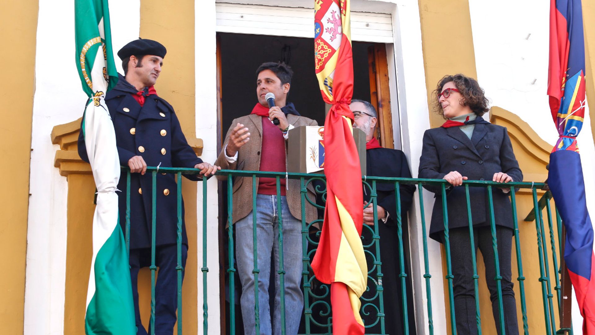 Francisco Rivera se aleja de las polémicas familiares dando el chupinazo de las fiestas de La Puebla del Río