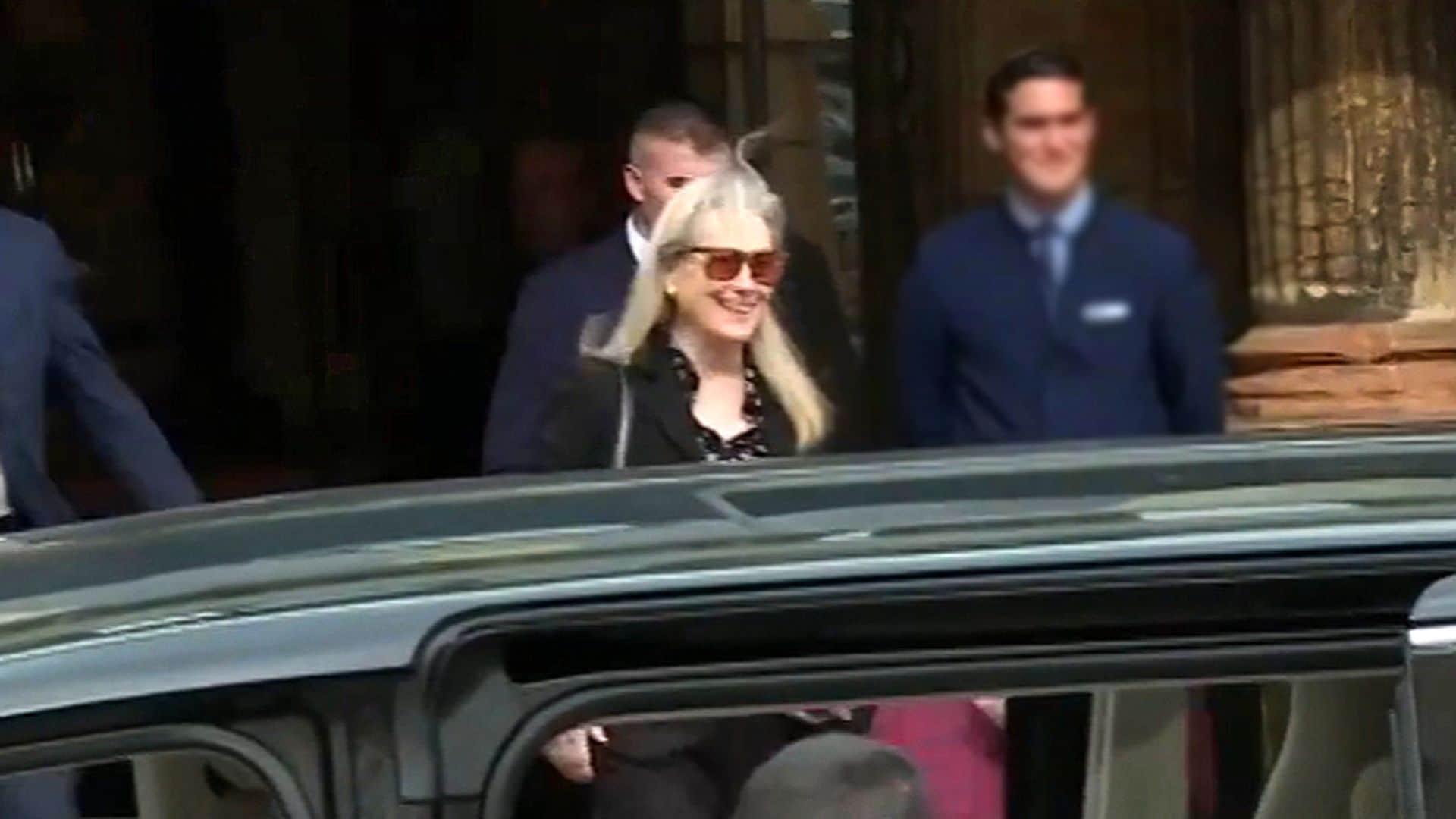 Meryl Streep, exultante y cercana en su llegada a Oviedo para asistir a los Premios Princesa de Asturias