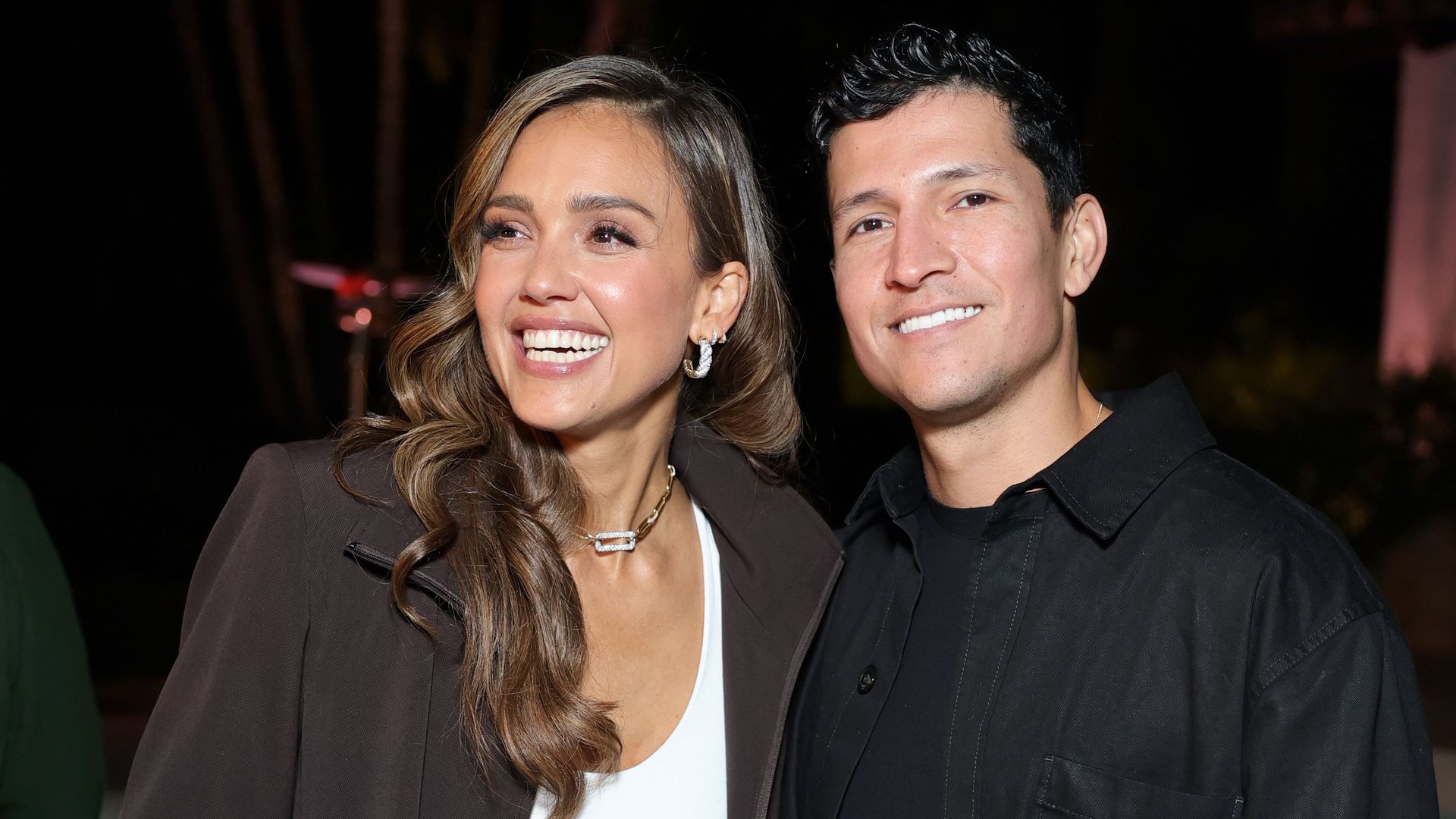 Jessica Alba y Danny Ramirez en una salida juntos en Beverly Hills, California.