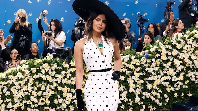Cómo llevar el estampado de lunares que arrasa en los armarios de las 'celebrities'