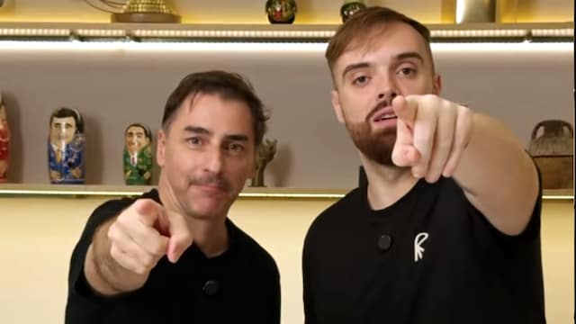 Jordi Roca e Ibai Llanos preparan juntos una mousse de chocolate