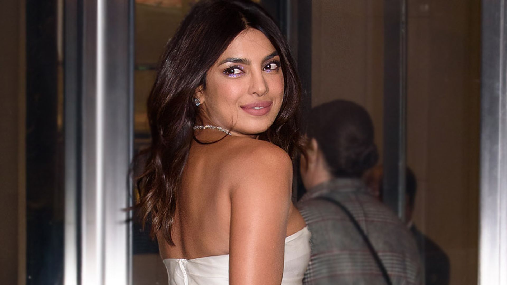 ¡Comienza la cuenta atrás! Priyanka Chopra se viste de novia en su despedida de soltera