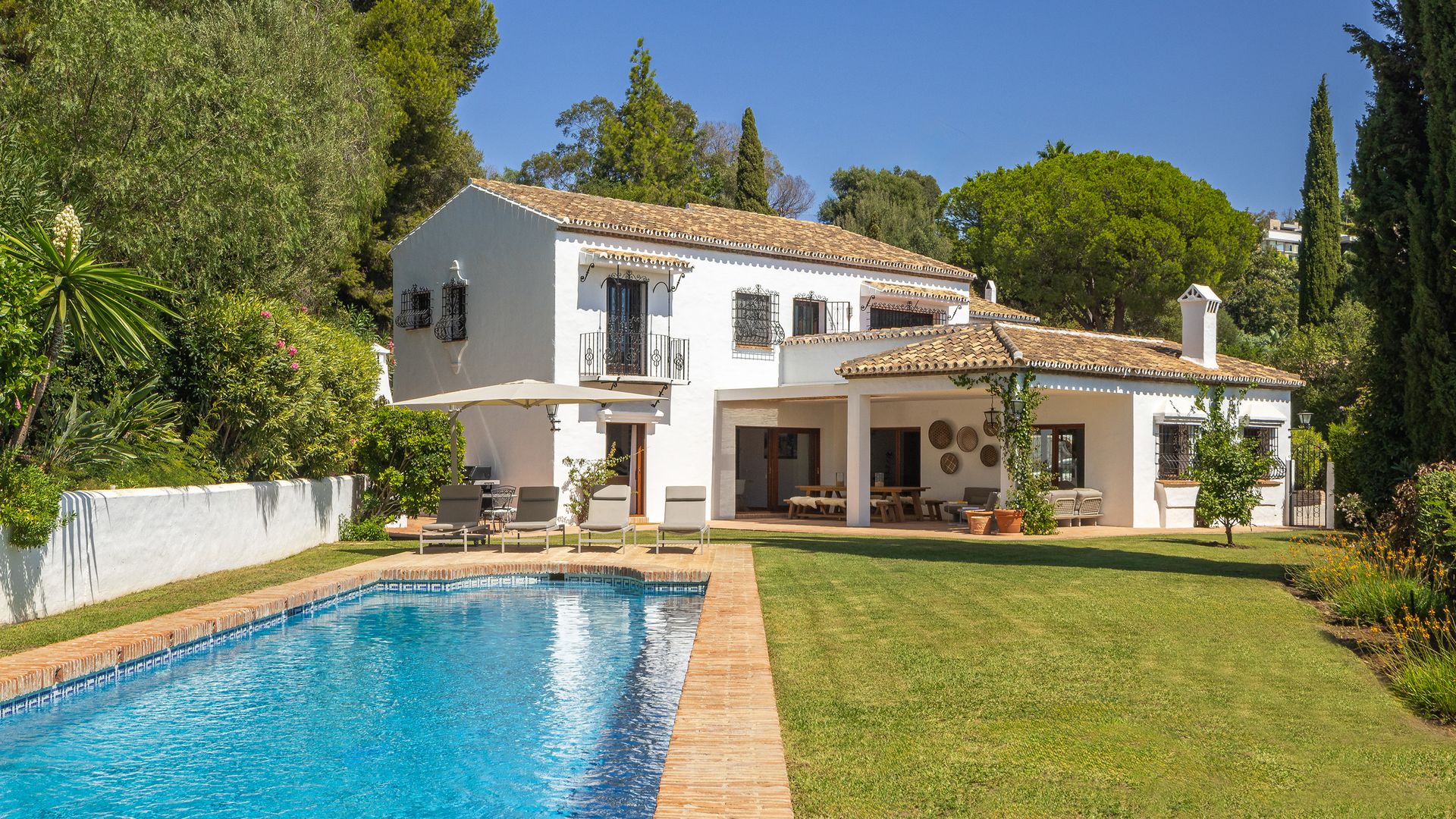 Casa andaluza con jardín y piscina
