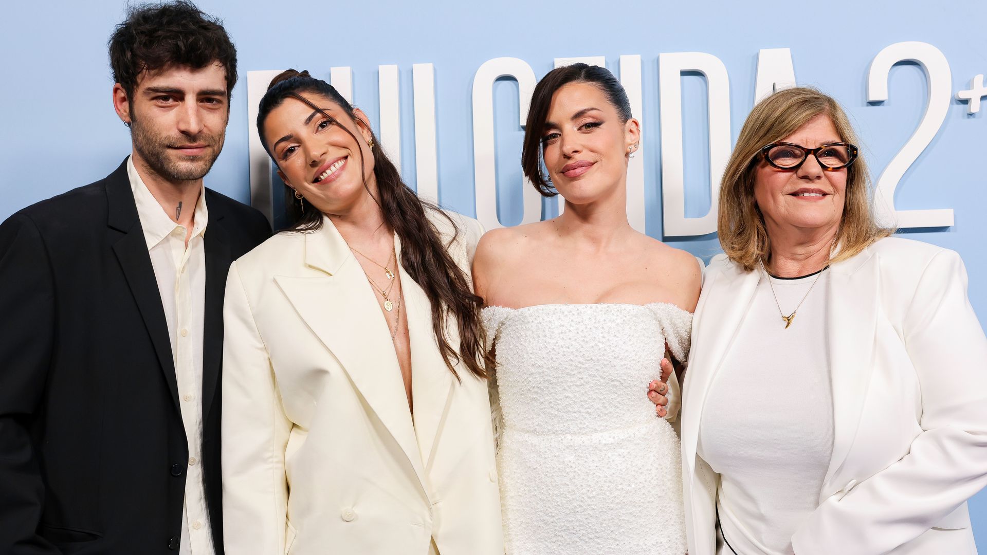 Foto a foto, Dulceida se rodea de familiares y amigos en el estreno de su documental