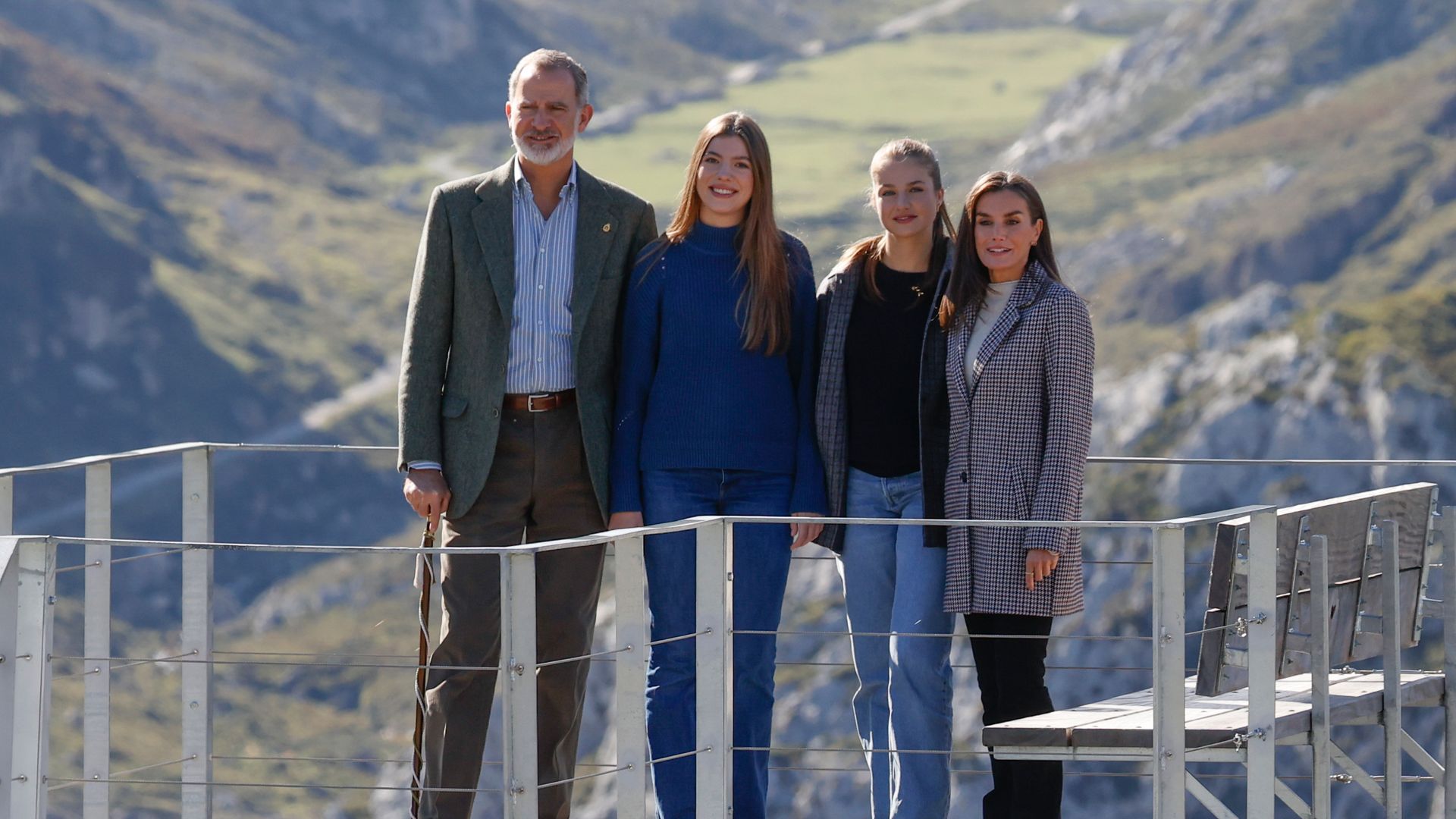 Leonor recorre el corazón de los Picos de Europa para conocer el Pueblo  Ejemplar junto a los Reyes y Sofía