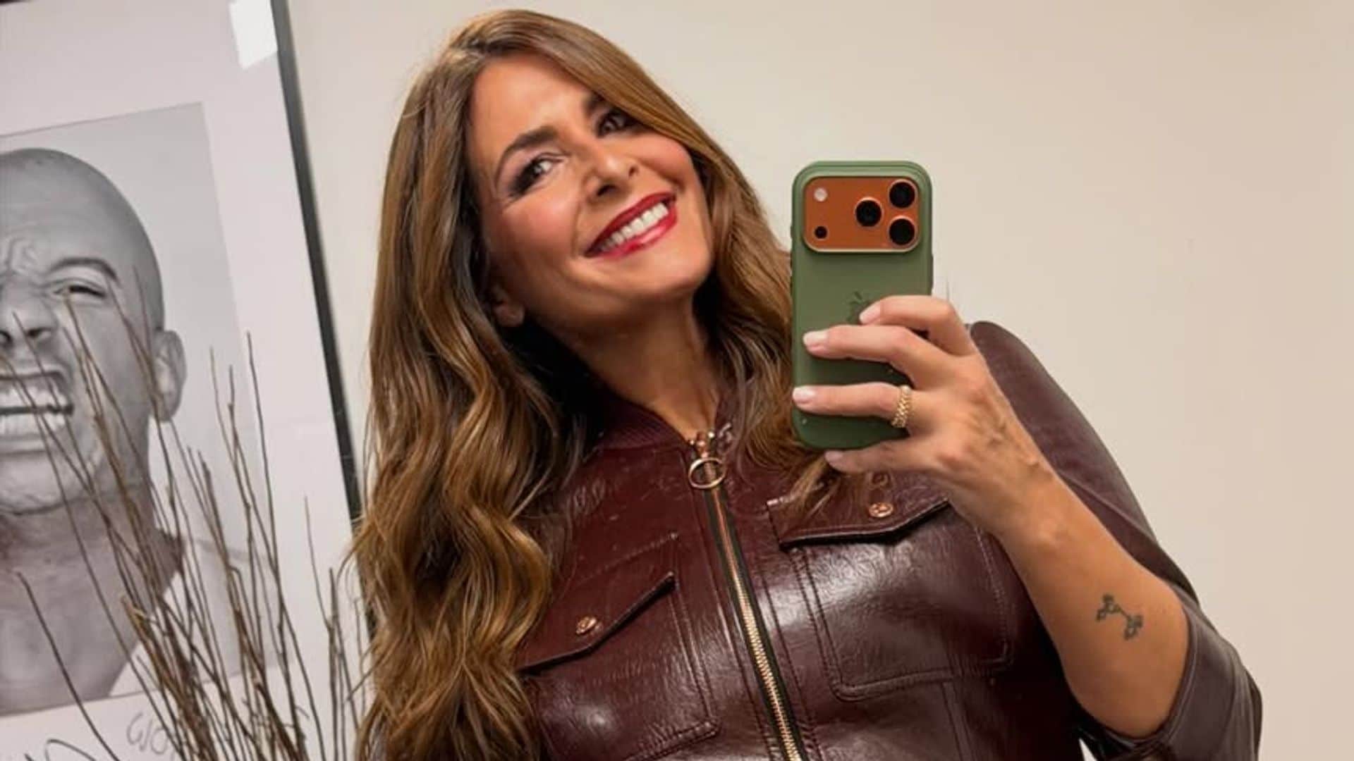 Nuria Roca con look burdeos en El Hormiguero