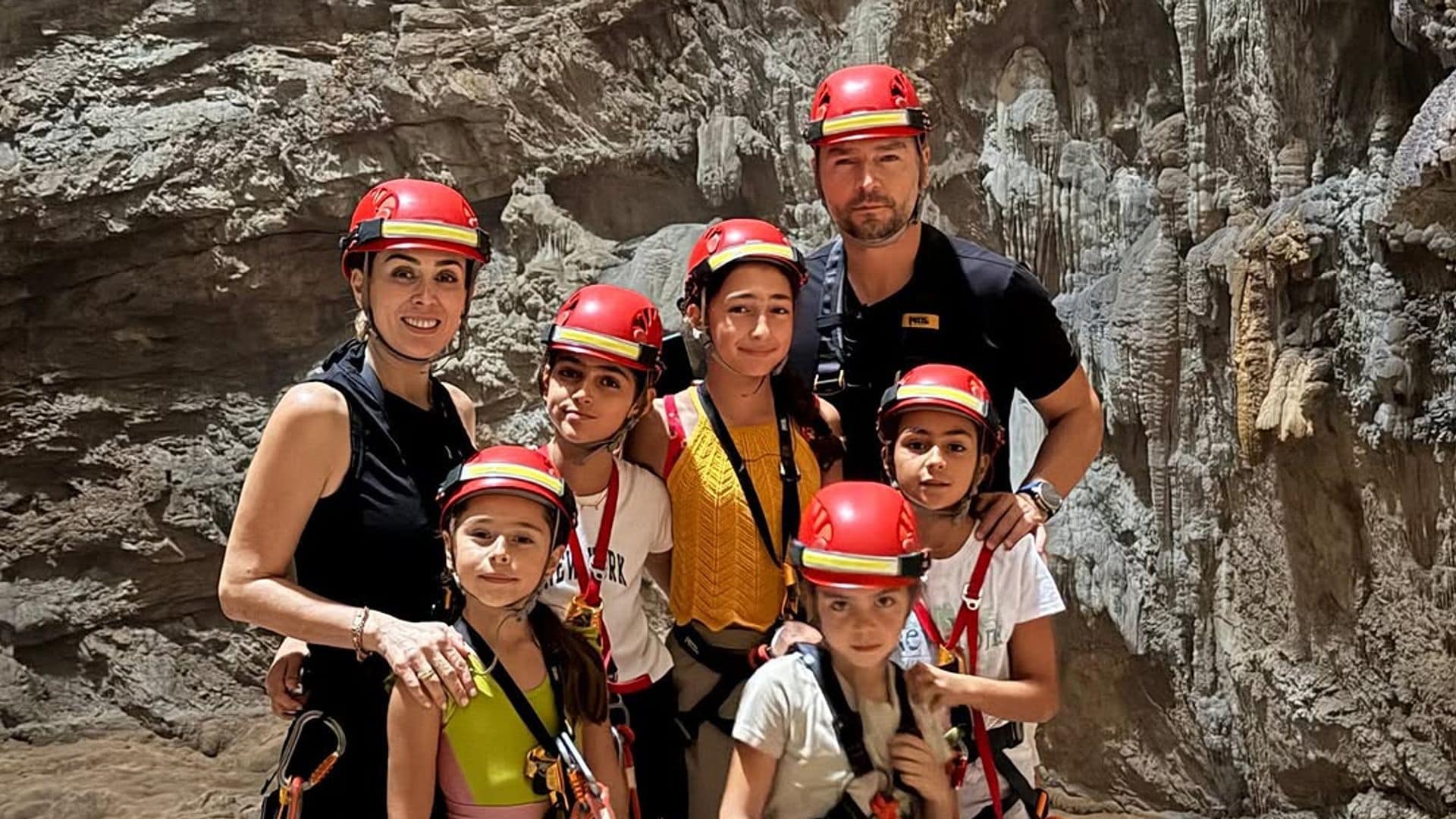 La aventura extrema de Jacky Bracamontes y sus hijas en una cueva a más de 600 pies de profundidad
