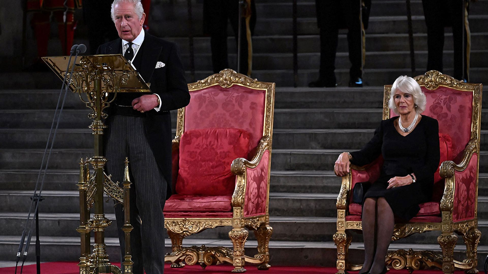 Carlos III se emociona al escuchar 'God Save The King' en su primera intervención como Rey en el Parlamento