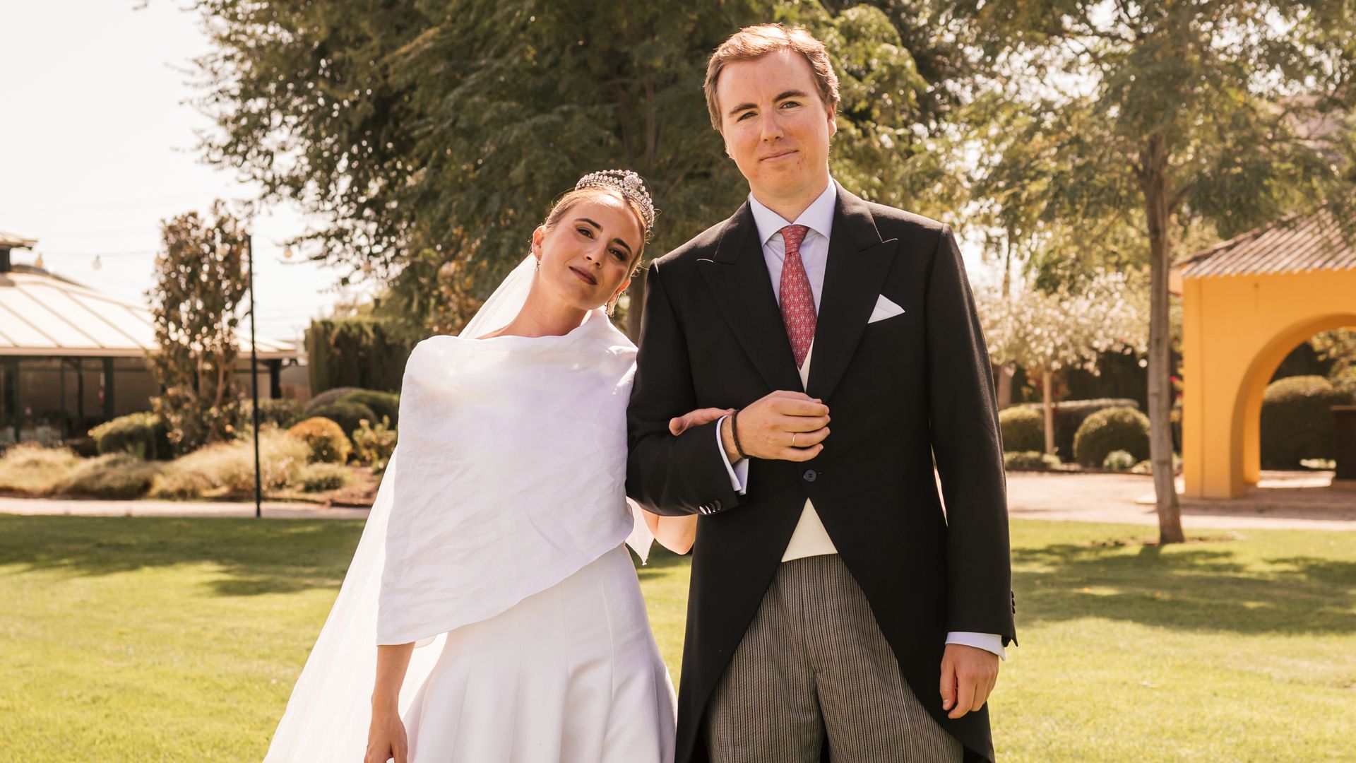 Novia sevillana de Pol Núñez en boda de otoño