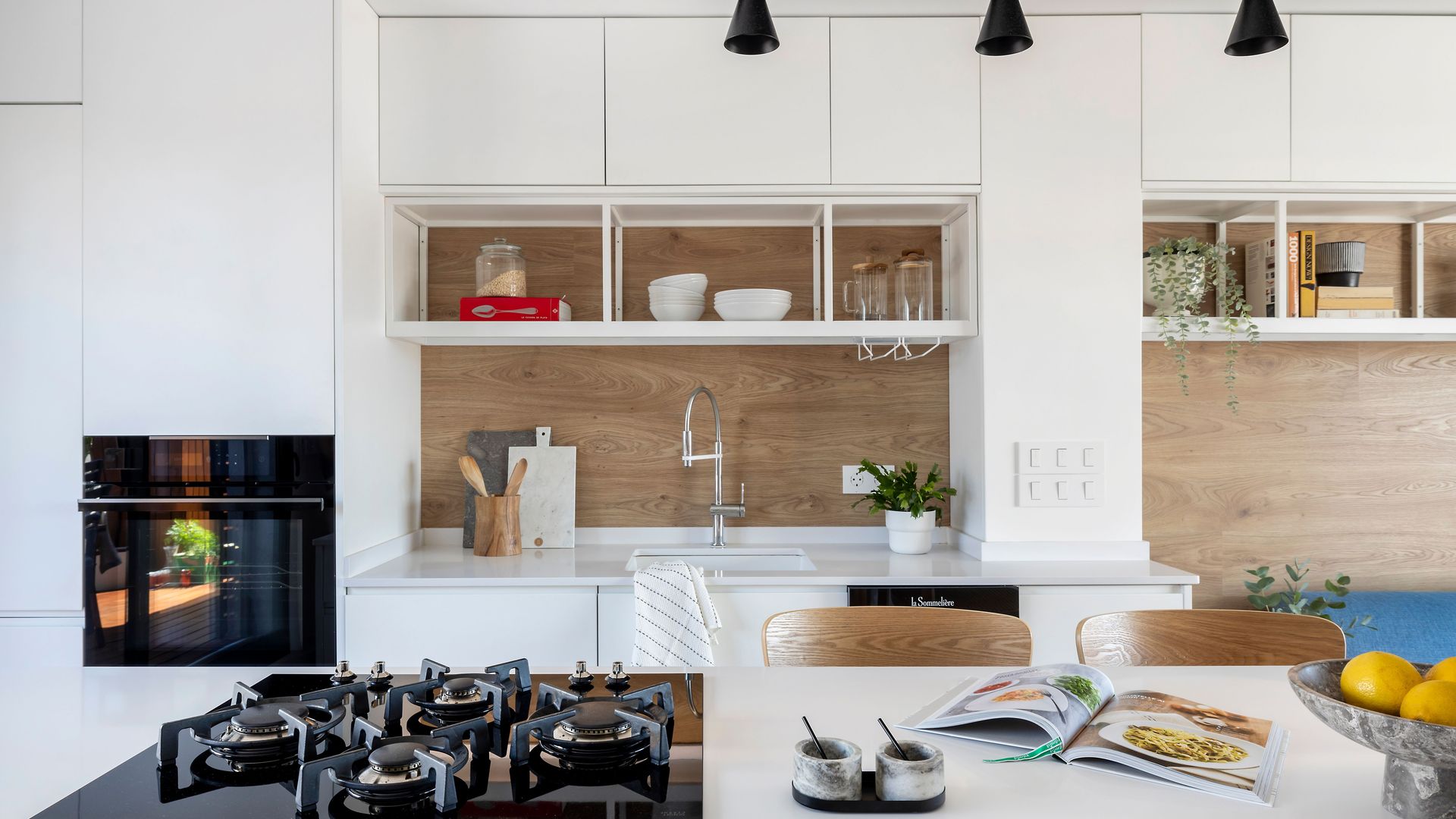 Proyecto de Brákara: cocina con estantes