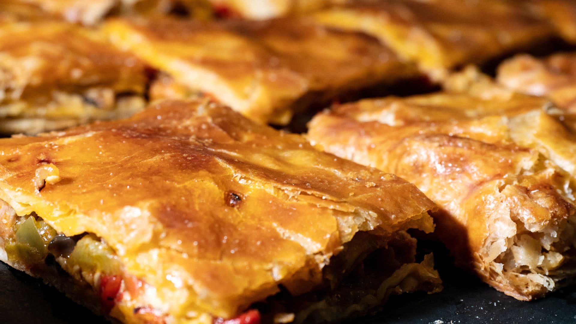 Empanada de pimientos y setas