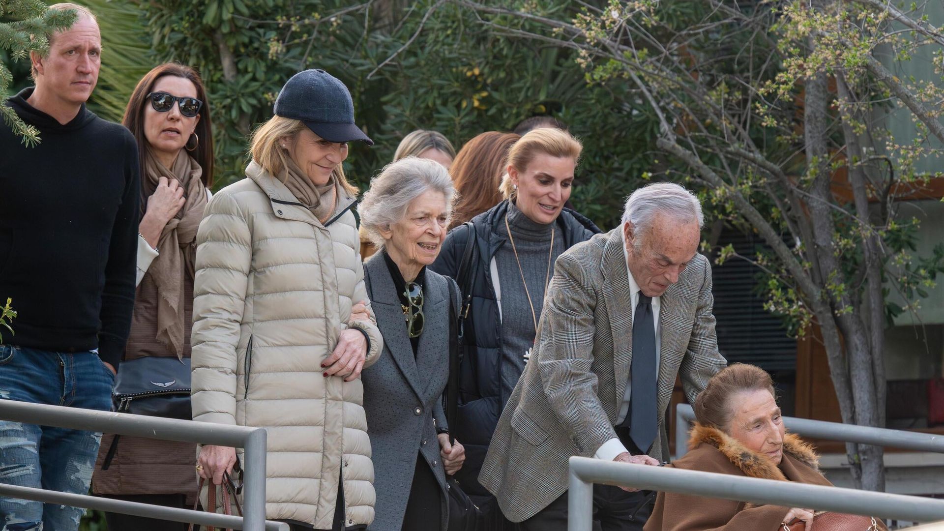 Las imágenes no vistas del emotivo reencuentro de los Borbón tras el triste adiós a Fernando Gómez-Acebo