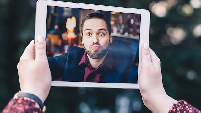 relaciones distancia excusa controlar pareja